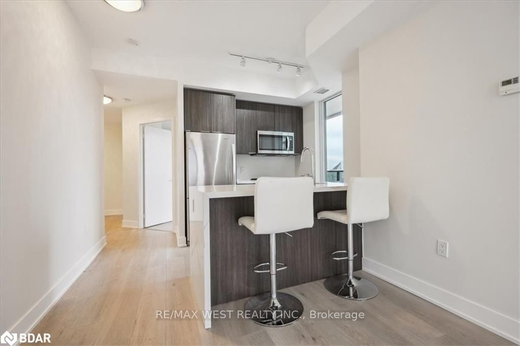 20 Shore Breeze Drive 2604