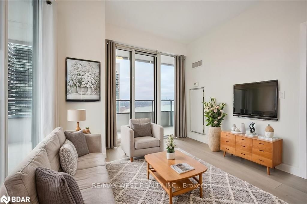20 Shore Breeze Drive 2604