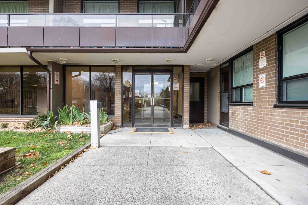 Photo of 180 Markham Road #811, Toronto, ON M1M 2Z9 (MLS # E12904898)