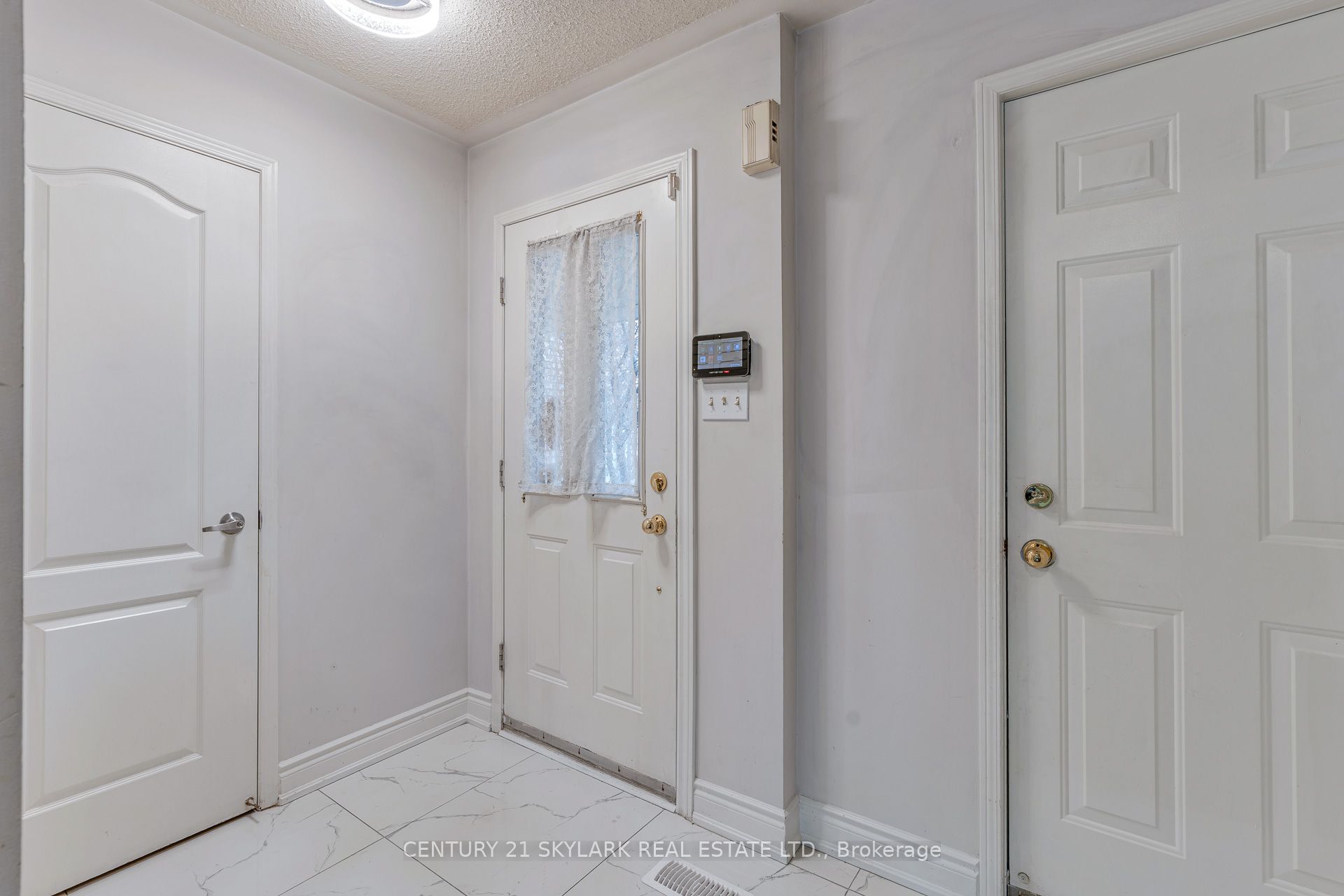 2665 Thomas Street 25