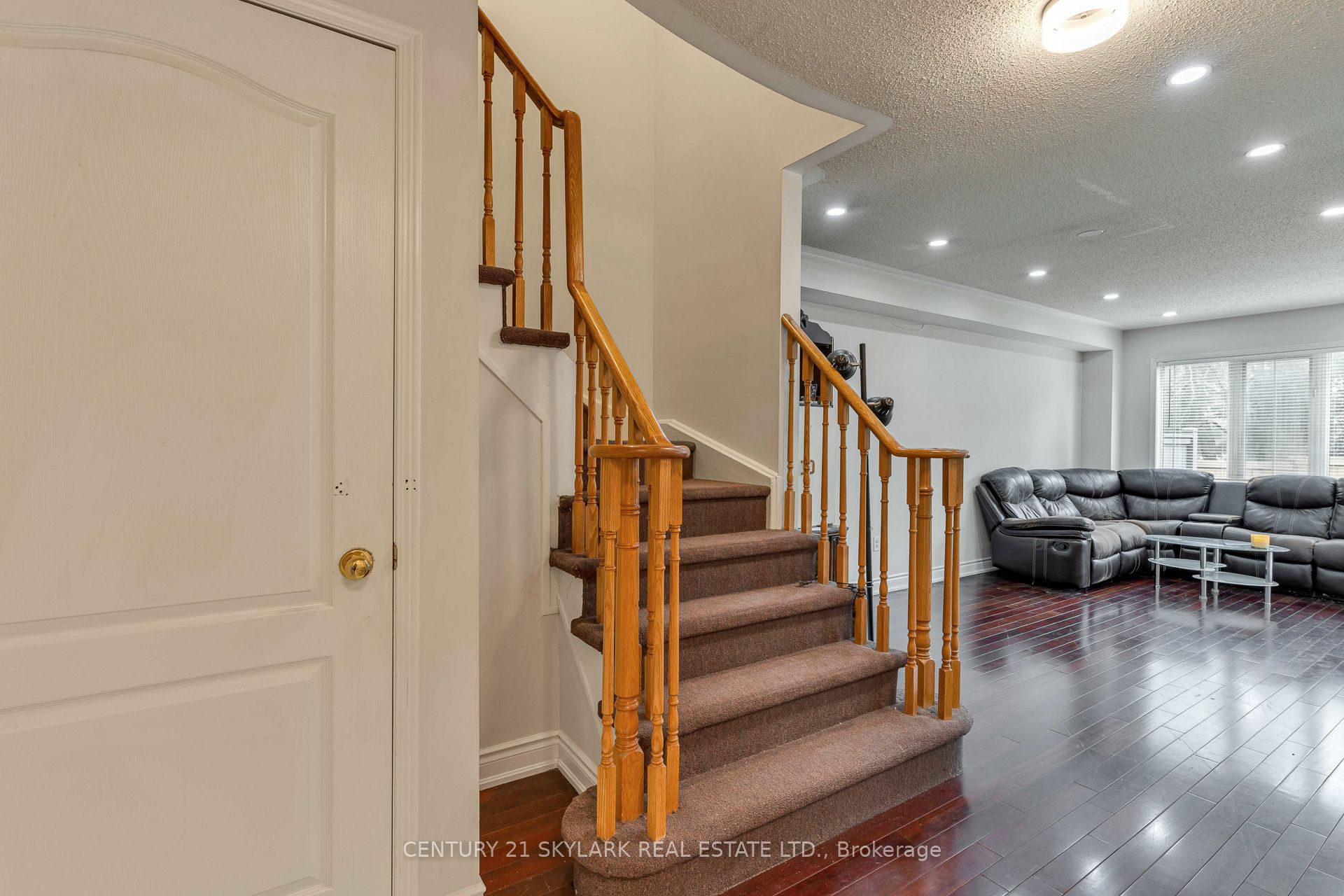 2665 Thomas Street 25