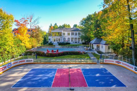 180 Sandringham Drive Toronto ON M3H 1E3