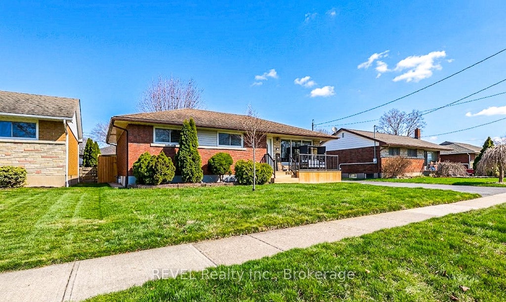 Photo of 24 Grosvenor Street S, St. Catharines, ON L2M 3E2 (MLS # X13171866)