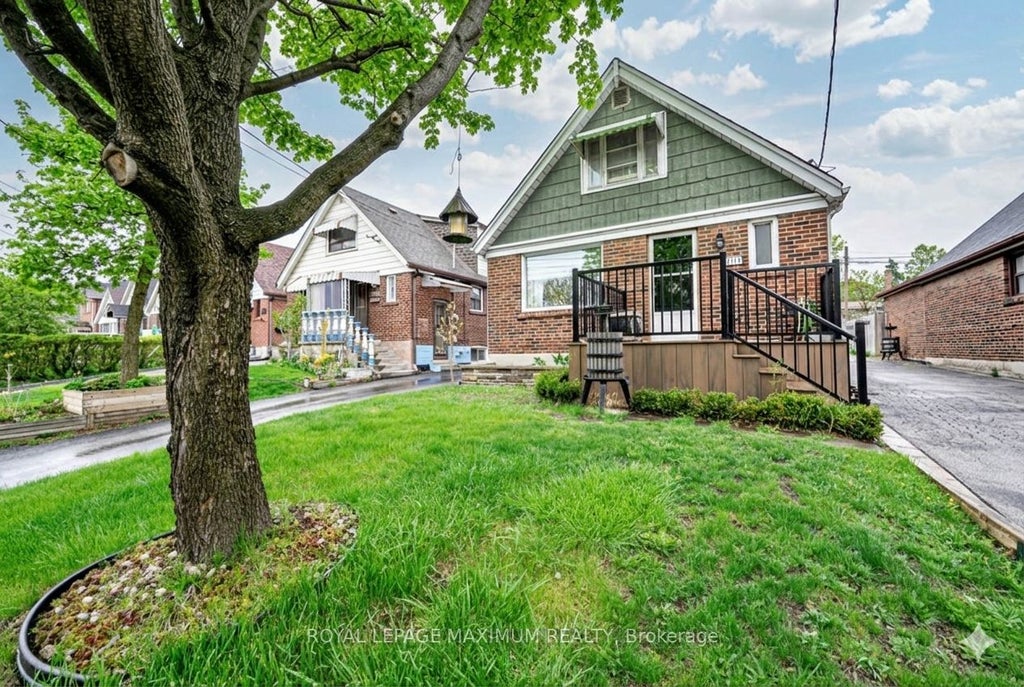 Photo of 2113 Keele Street, Toronto, ON M6M 3Z3 (MLS # W13637422)