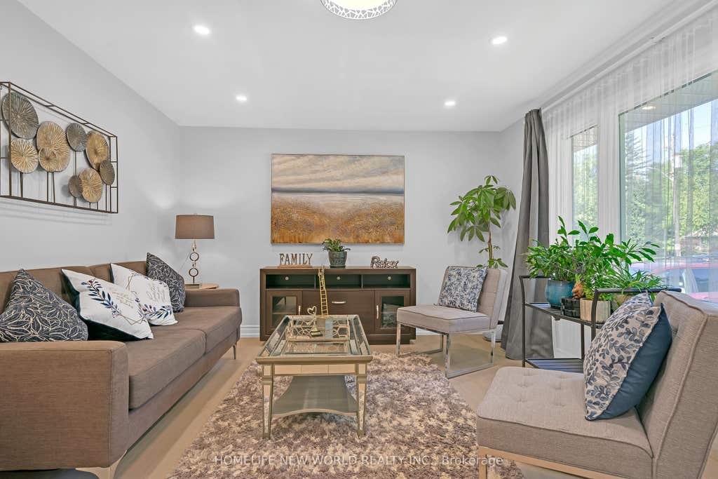 Photo of 736 Grace Street, Newmarket, ON L3Y 2L3 (MLS # N13669688)