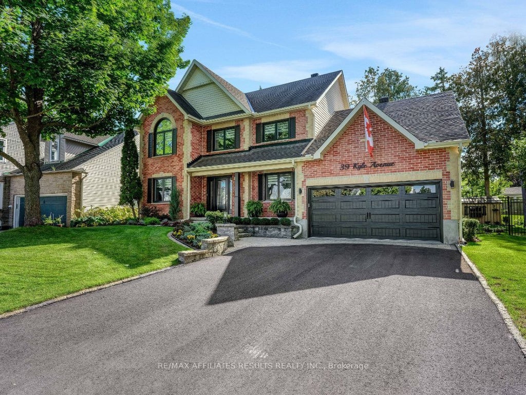 Photo of 39 Kyle Avenue, Stittsville - Munster - Richmond, ON K2S 1G9 (MLS # X13729688)