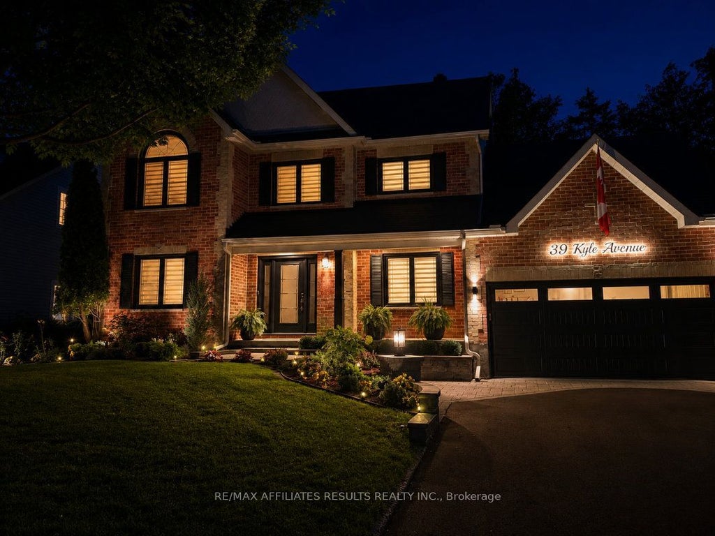 Photo of 39 Kyle Avenue, Stittsville - Munster - Richmond, ON K2S 1G9 (MLS # X13729688)