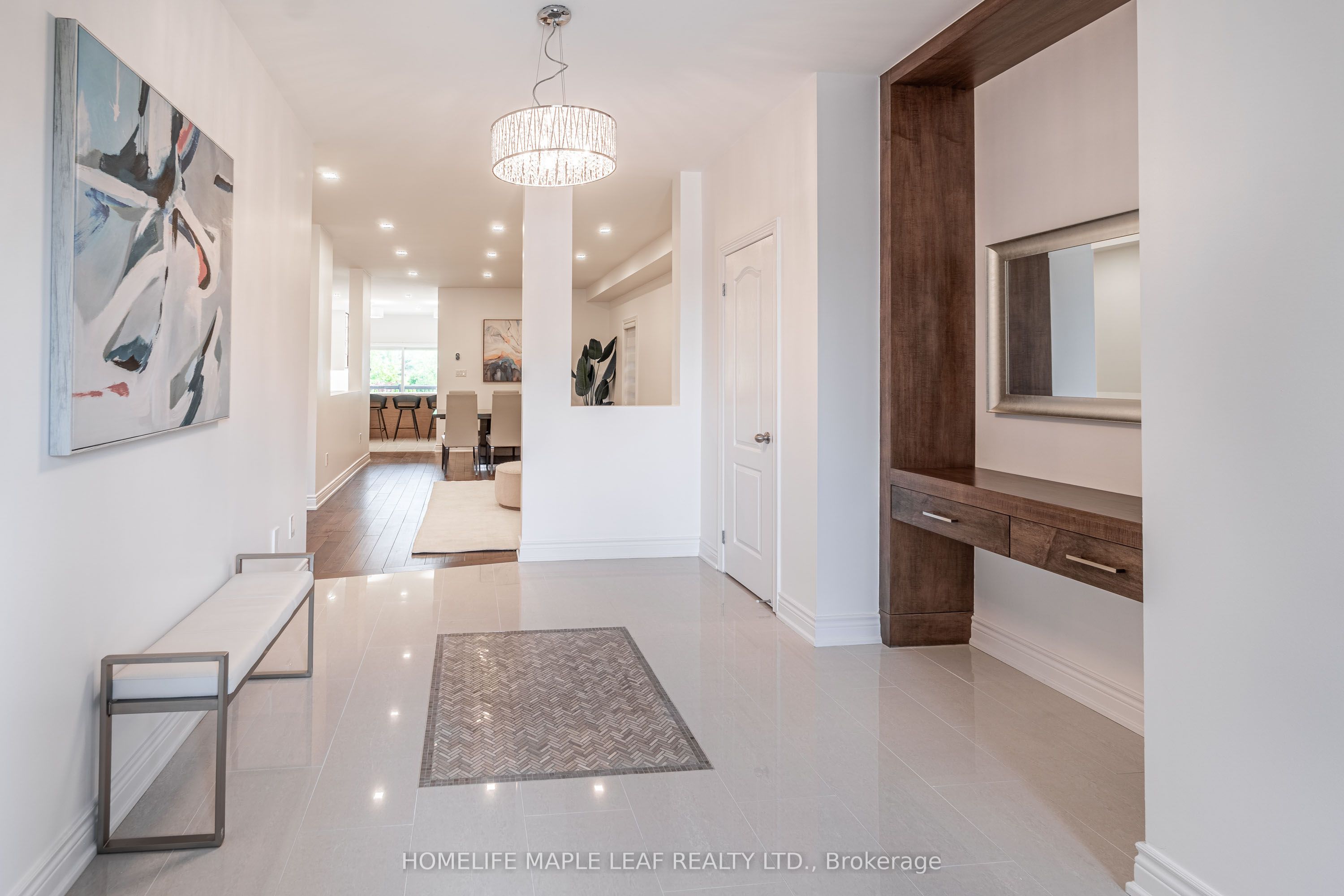 31 Maurier Boulevard