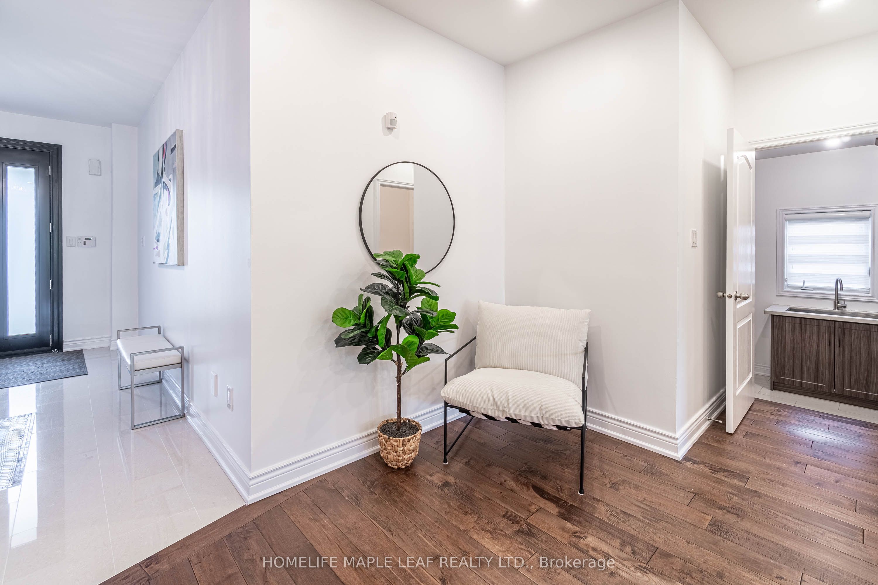 31 Maurier Boulevard