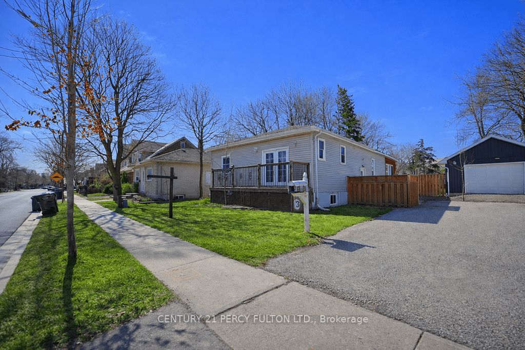Photo of 3 Mill Street S, Brampton, ON L6Y 1S4 (MLS # W13046208)