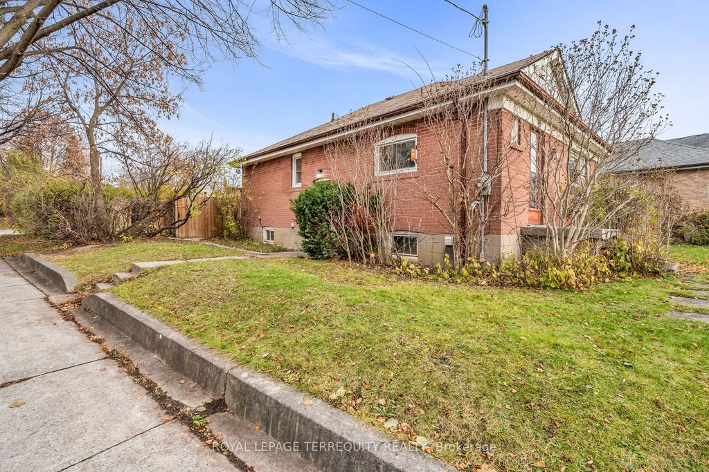 Photo of 29 Woolton Crescent, Toronto, ON M6M 4L1 (MLS # W12576900)