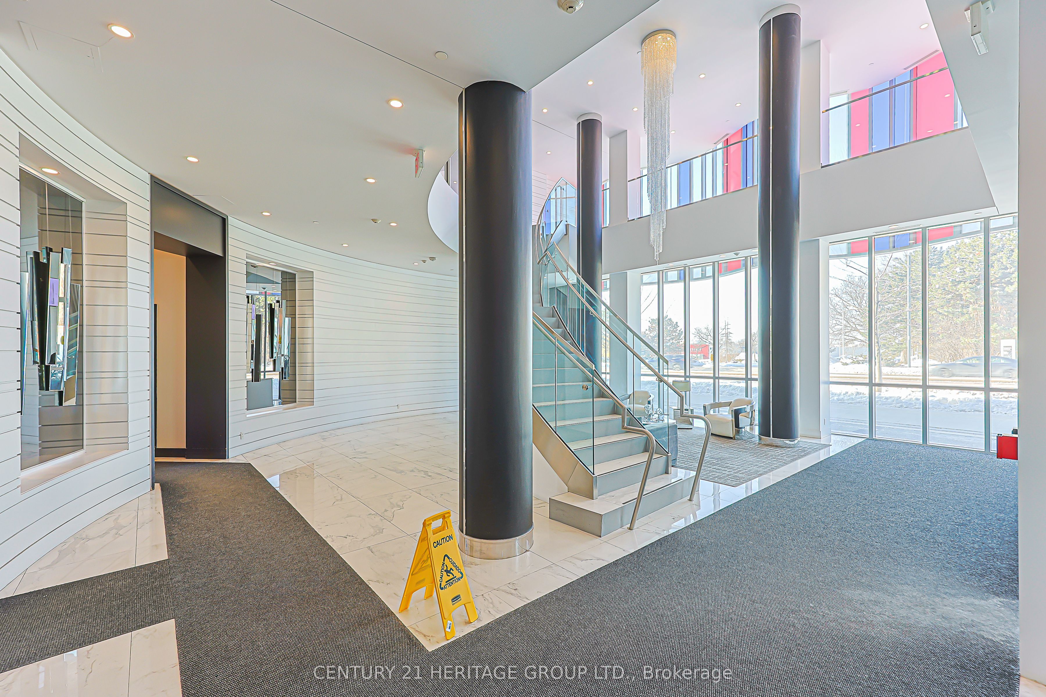 9471 Yonge Street 620