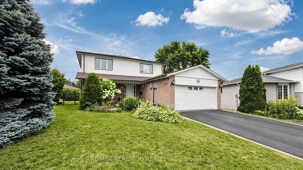 Photo of 349 Siena Court, Oshawa, ON L1J 6V5 (MLS # E13634730)