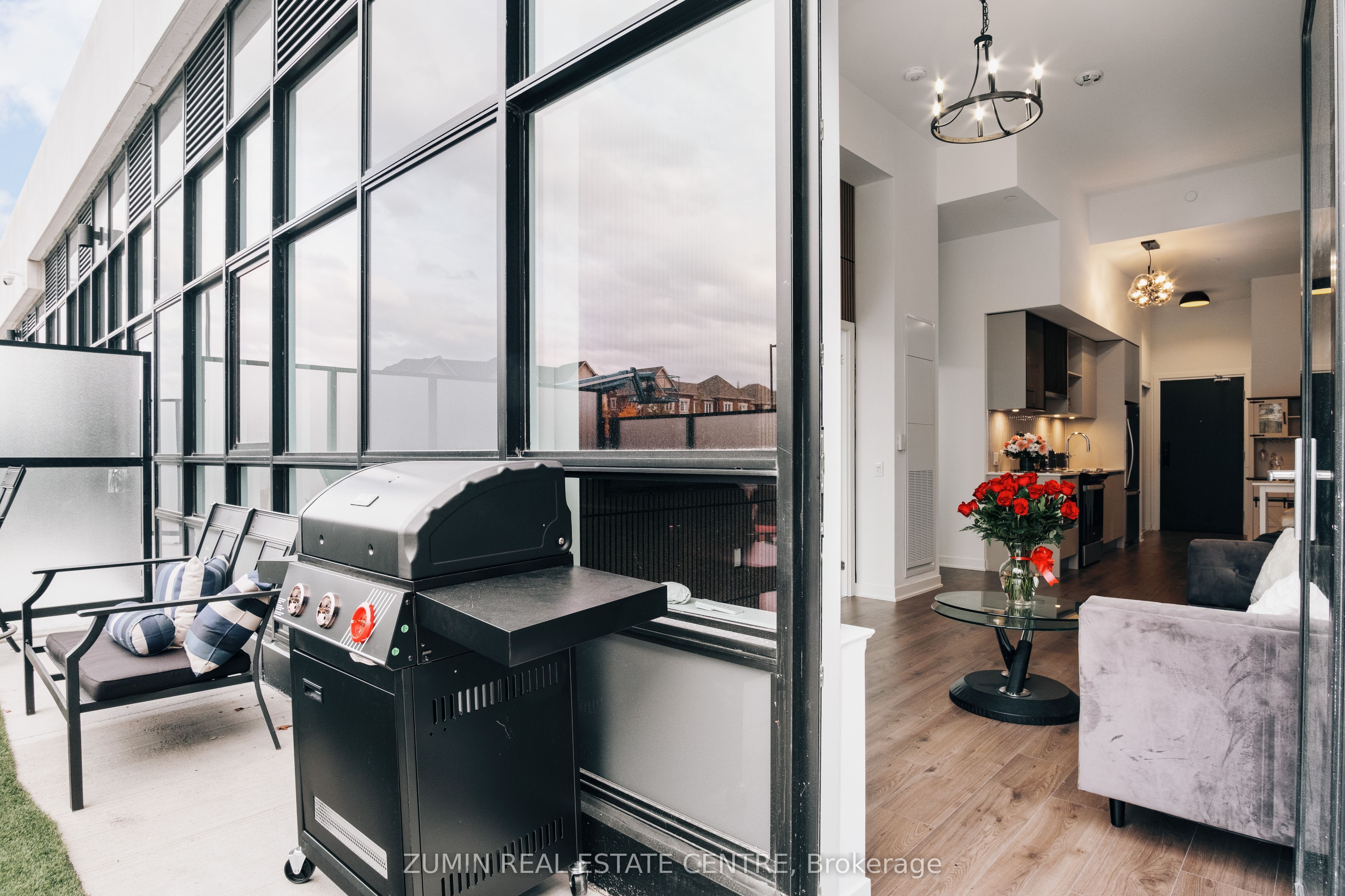 395 Dundas Street W 110