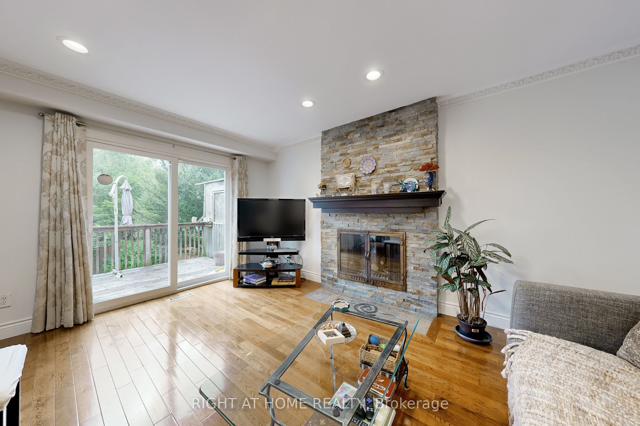 52 Breckonwood Crescent