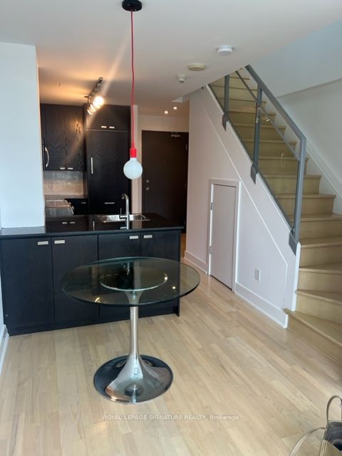 637 Lake Shore Boulevard W 611