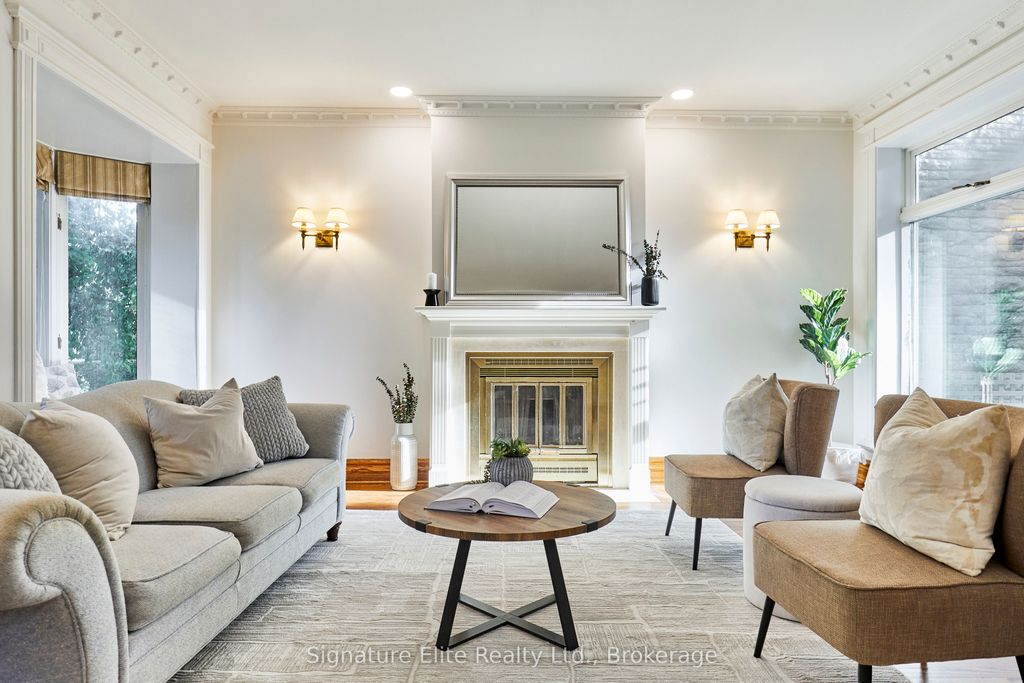 Photo of 4 Baby Point Terrace, Toronto, ON M6S 4S4 (MLS # W12419225)