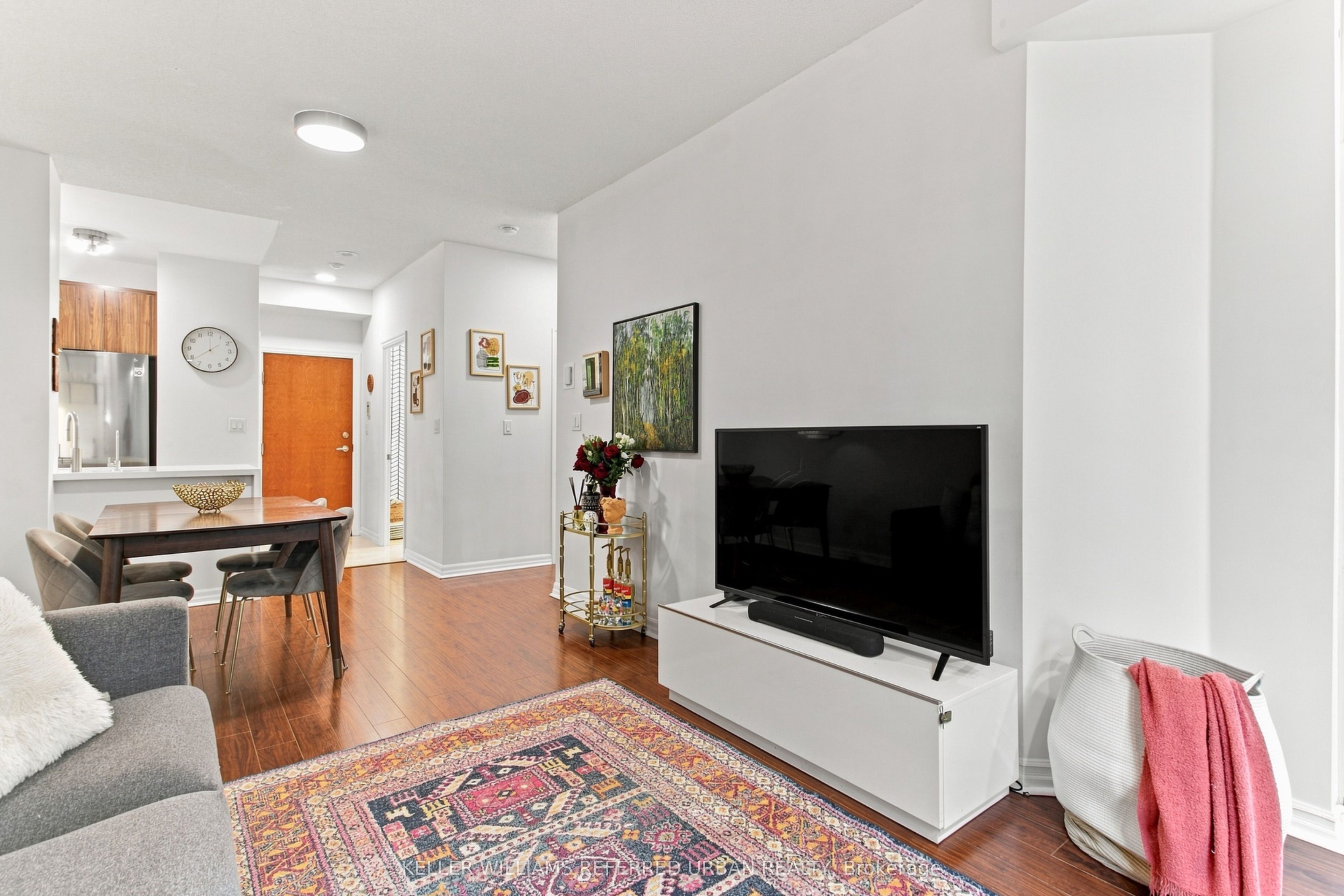 300 Bloor Street E 1809