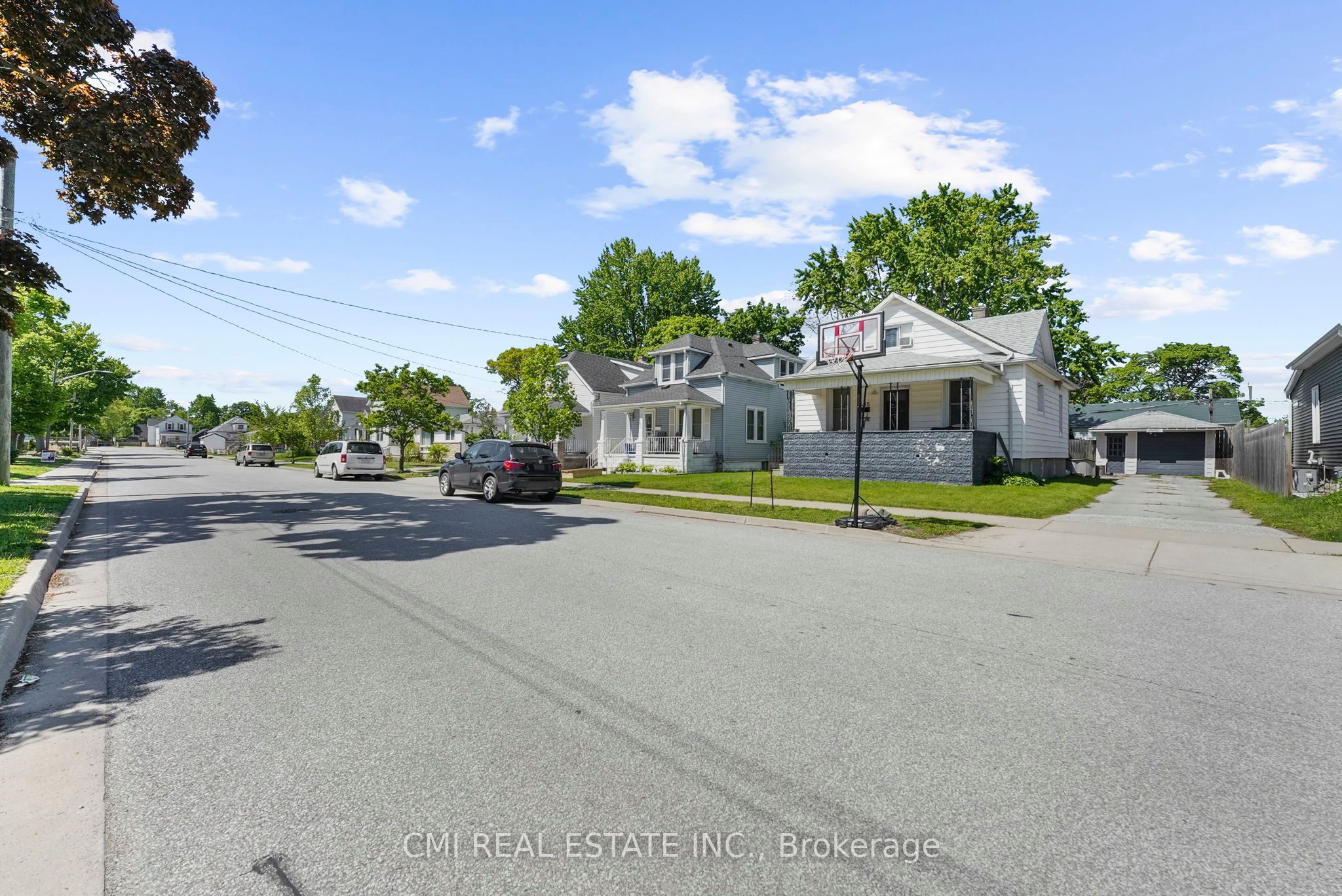 Photo 1 of 37 — 433 Lydia Street, Sarnia, ON N7T 6P5