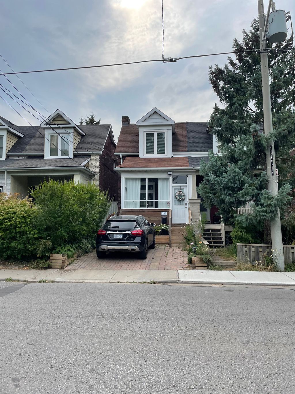 Photo of 552 Main Street, Toronto, ON M4C 4Y4 (MLS # E12349468)