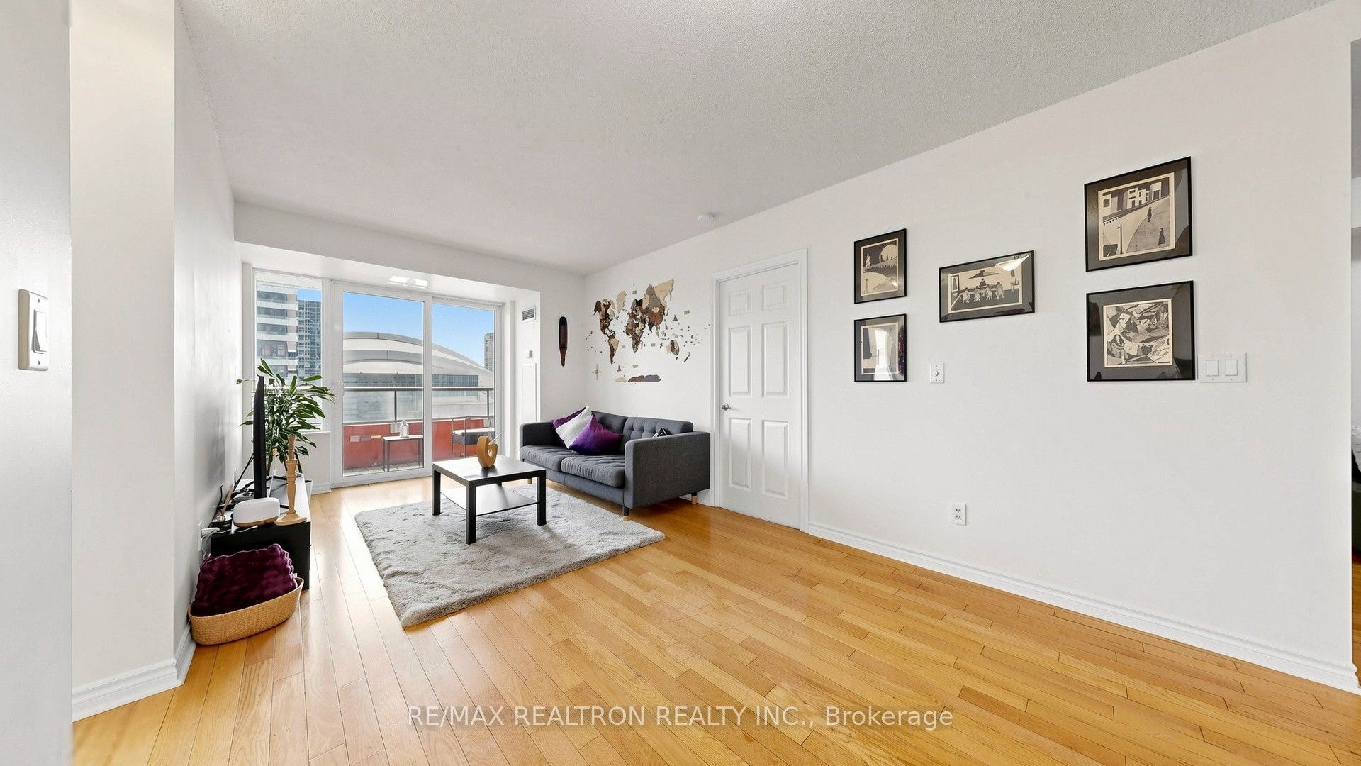 250 Wellington Street W 1532