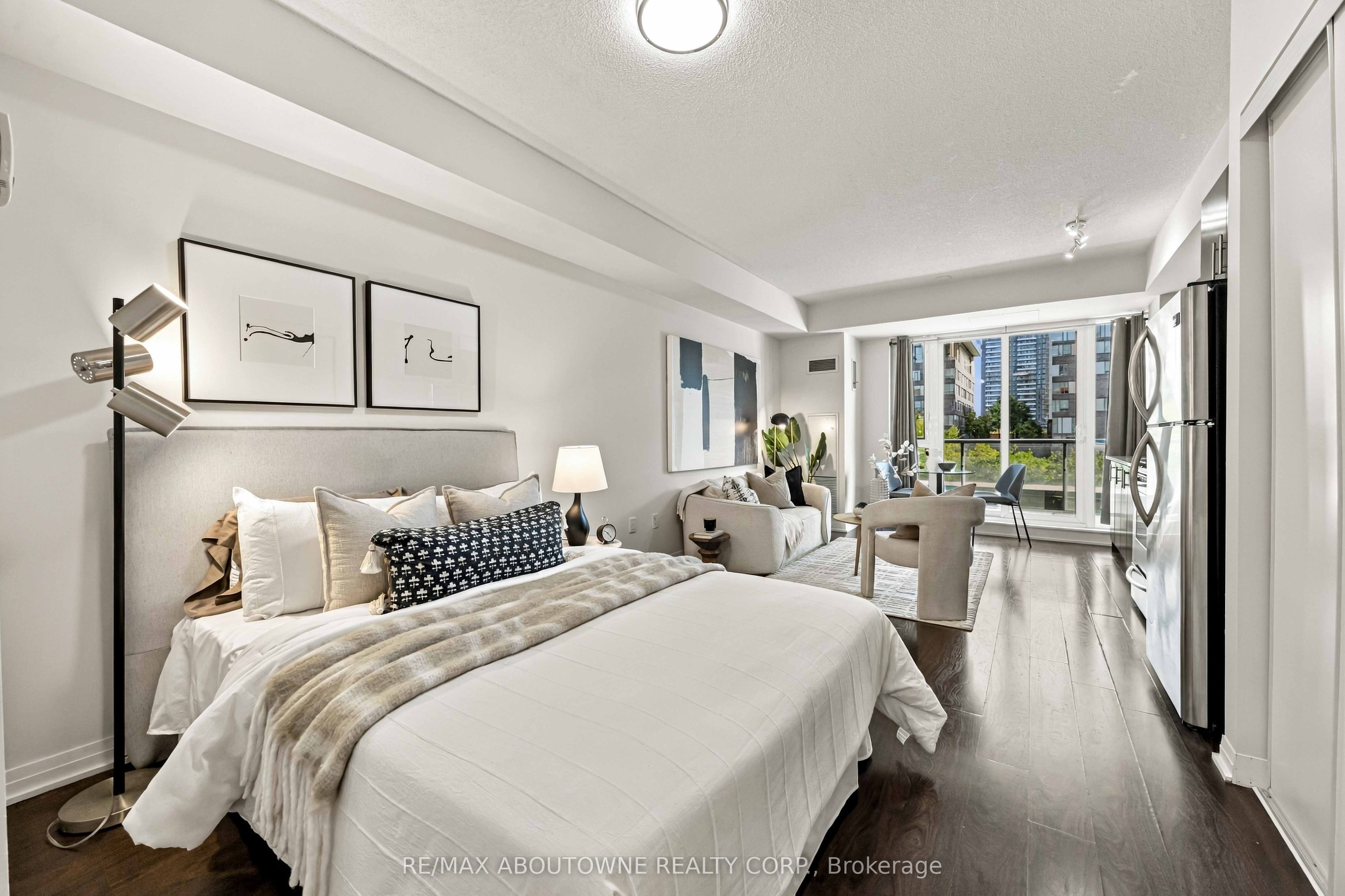 25 Cole Street 320