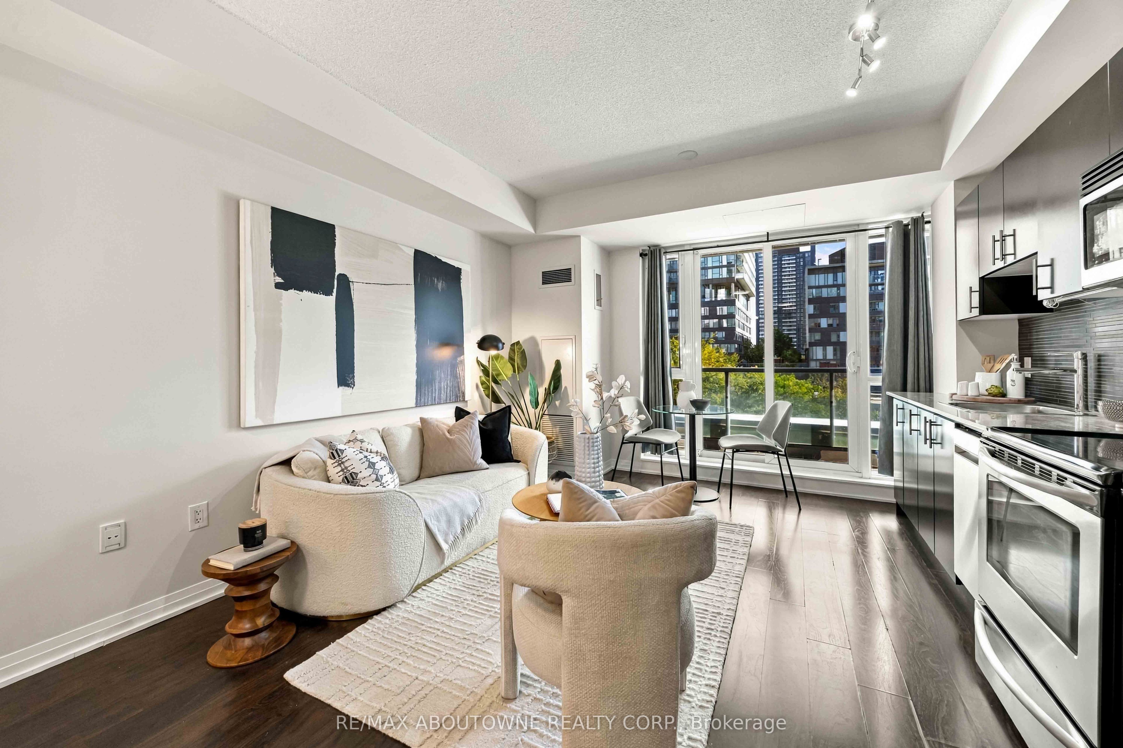 25 Cole Street 320