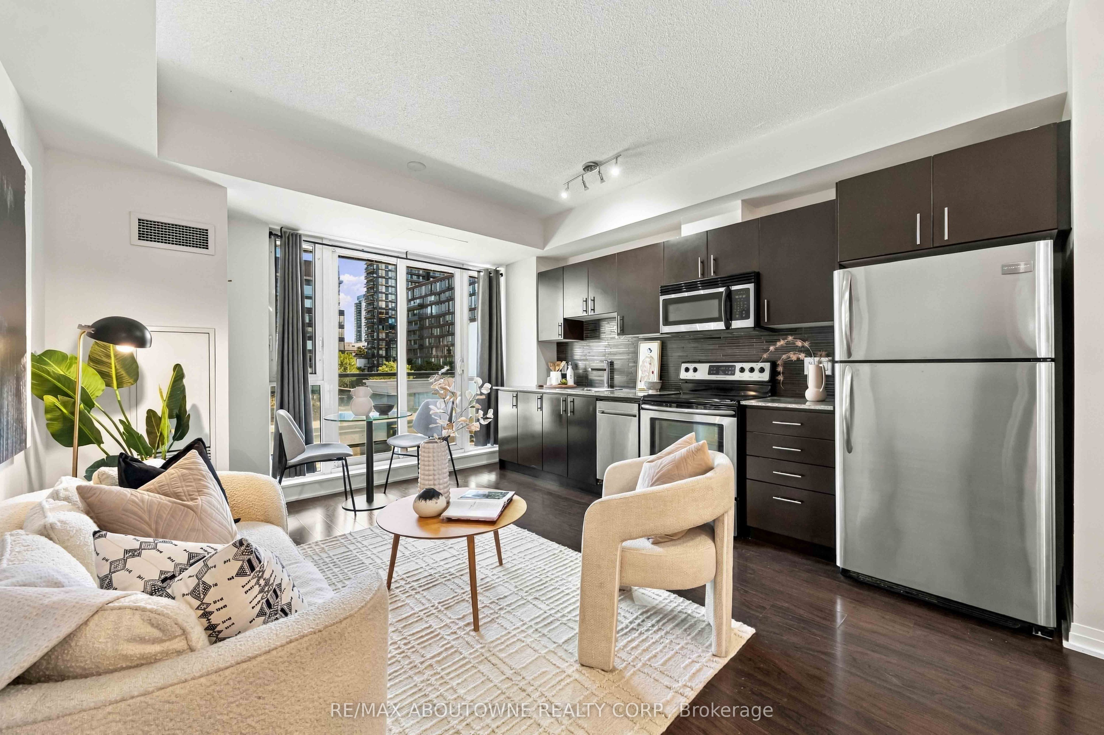 25 Cole Street 320