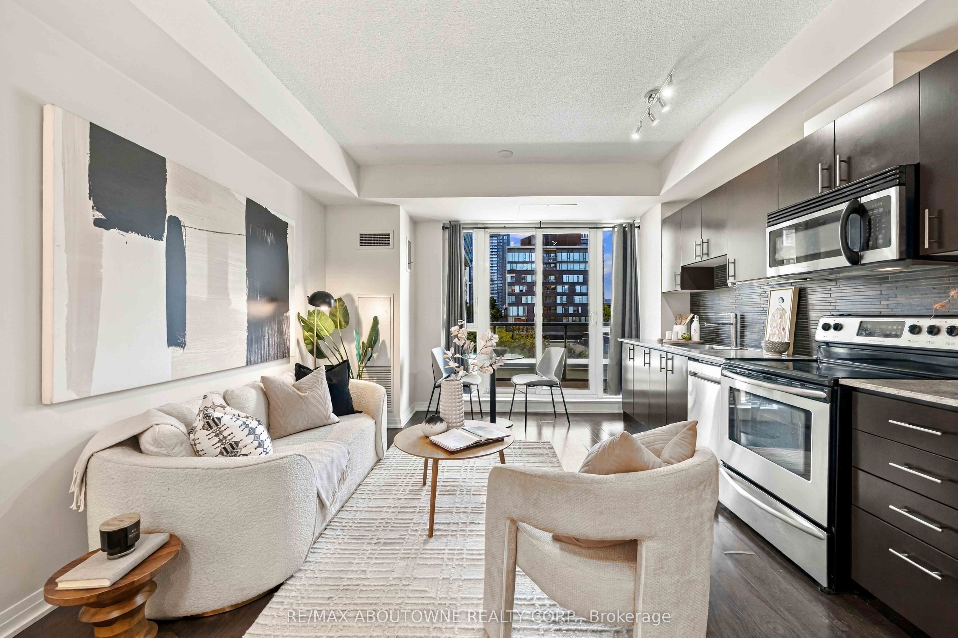25 Cole Street 320