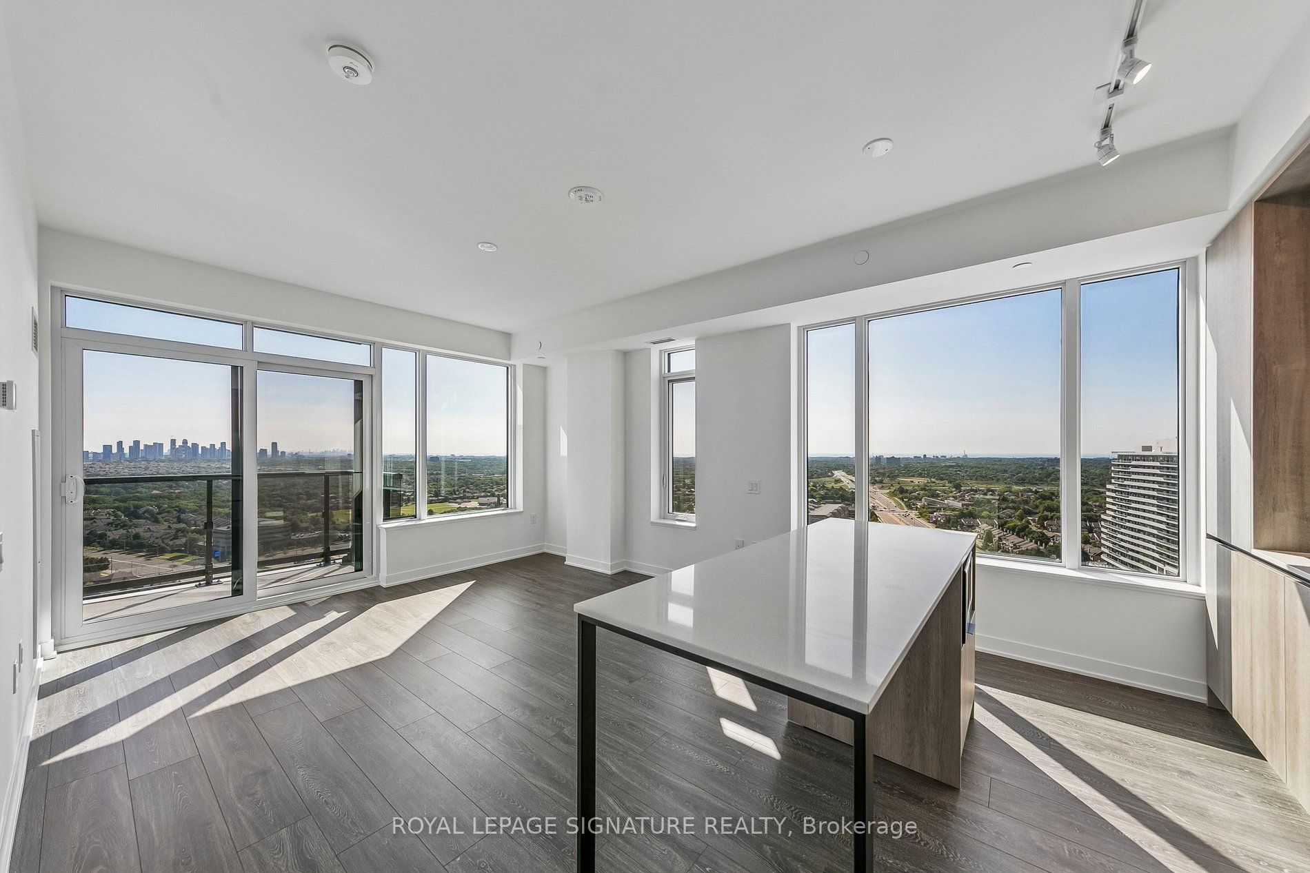 2495 Eglinton Avenue W 2503