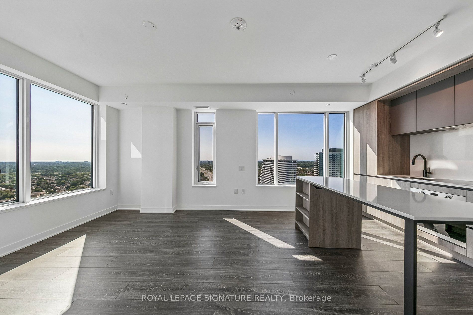 2495 Eglinton Avenue W 2503