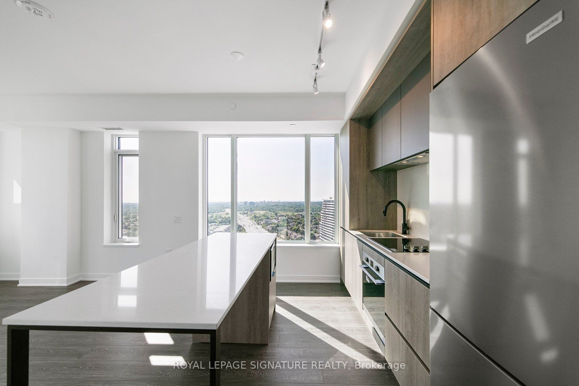 2495 Eglinton Avenue W 2503