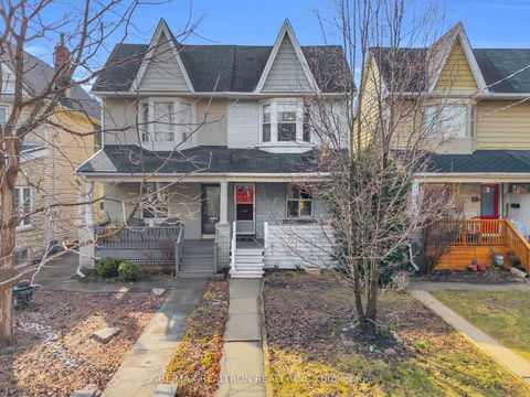 17 Baltic Avenue Toronto ON M4J 1S1