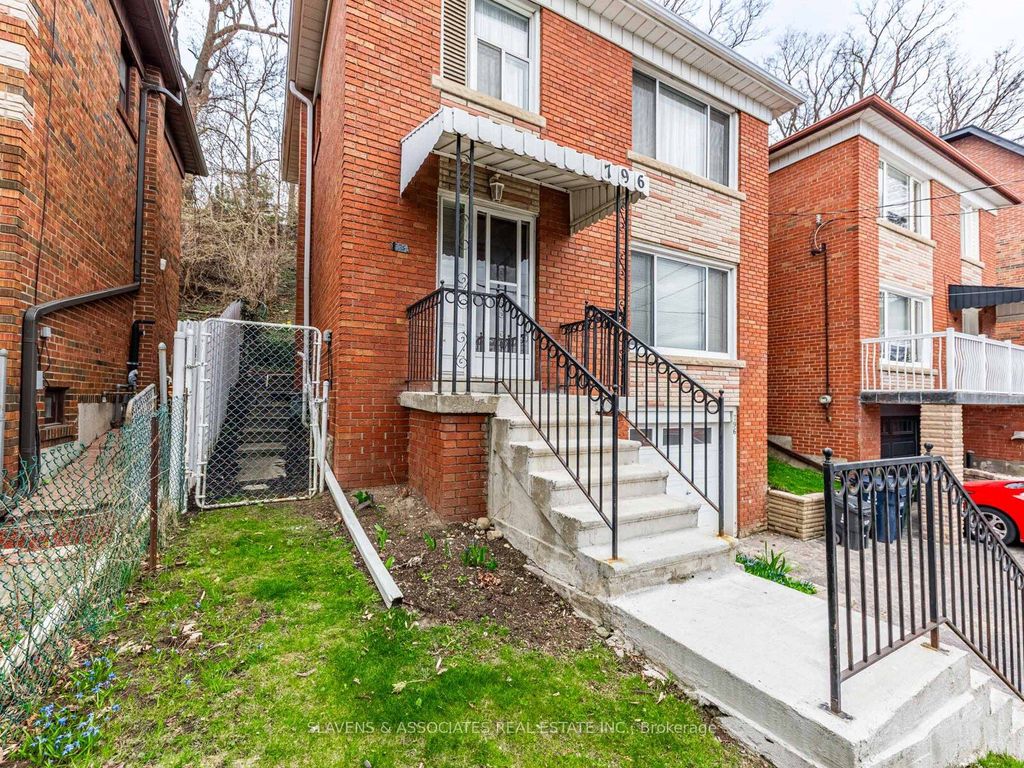 Photo of 796 Davenport Road, Toronto, ON M6G 2B3 (MLS # C12448753)