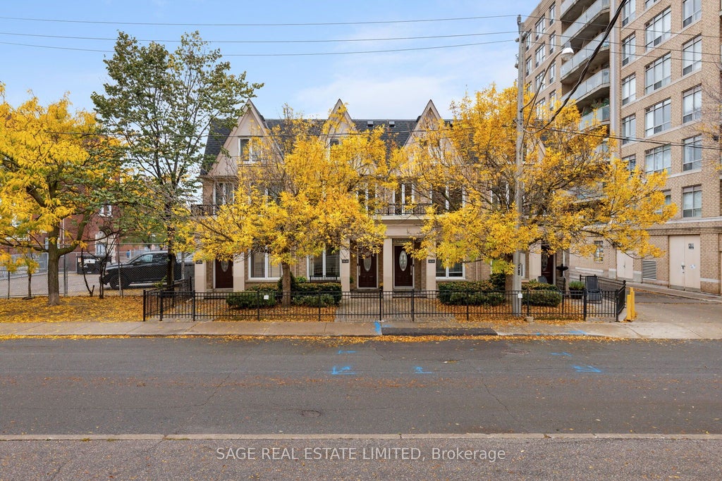 Photo of 140 Bathurst Street #TH06, Toronto, ON M5V 3N8 (MLS # C14096690)