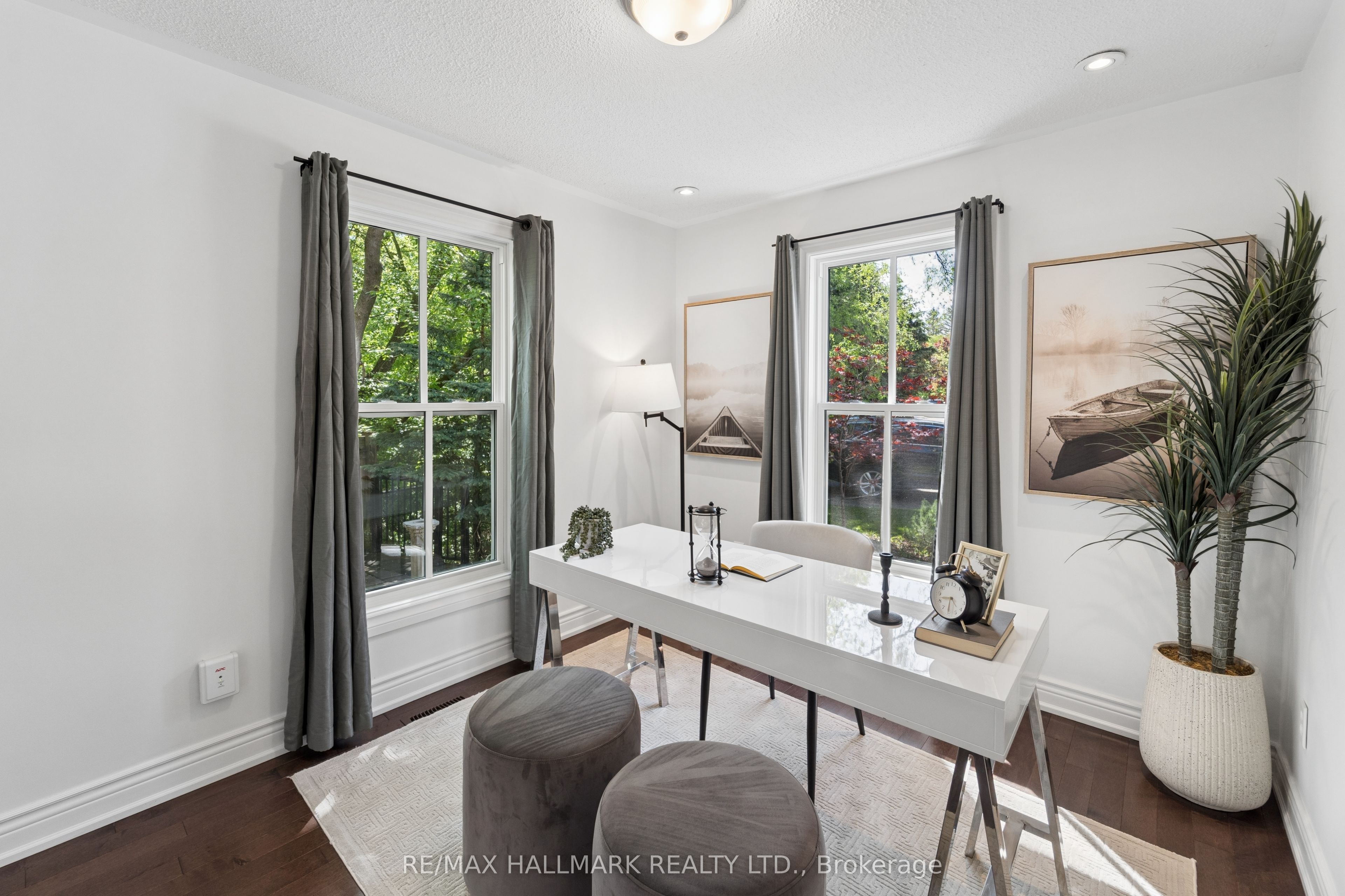 13 E J Lennox Way