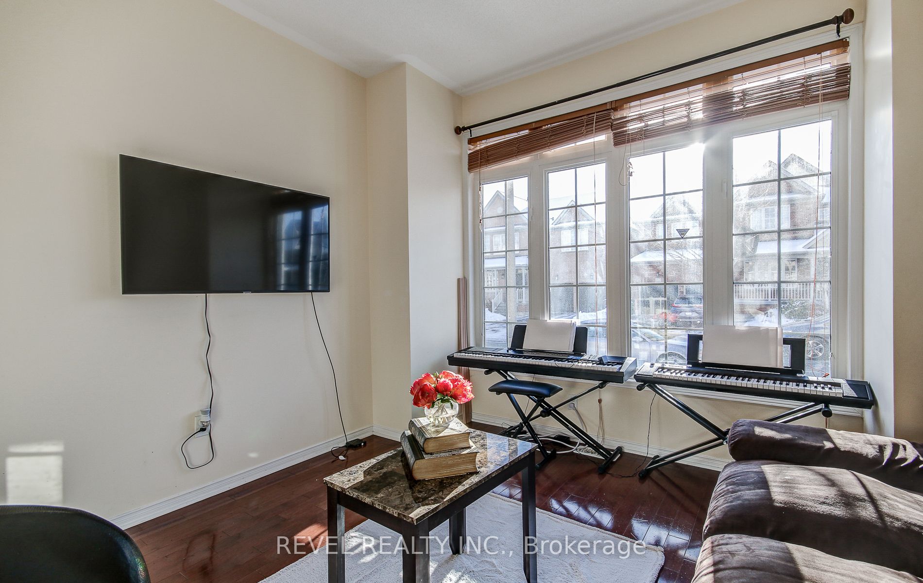 5 Treegrove Crescent