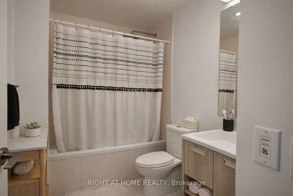 Photo of 2A Church Street #2108, Toronto, ON M5E 0E1 (MLS # C13028294)