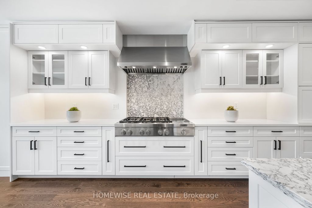 Photo of 17 Earnscliffe Road, Toronto, ON M6E 1J4 (MLS # C12448912)