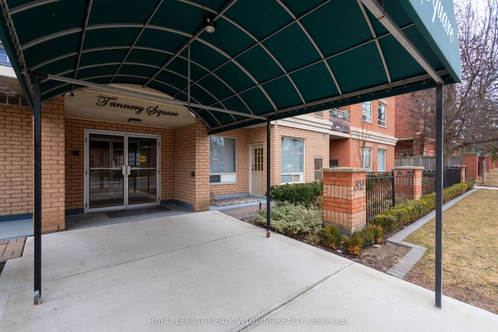Photo of 32 Tannery Street #404, Mississauga, ON L5M 6T6 (MLS # W13080690)