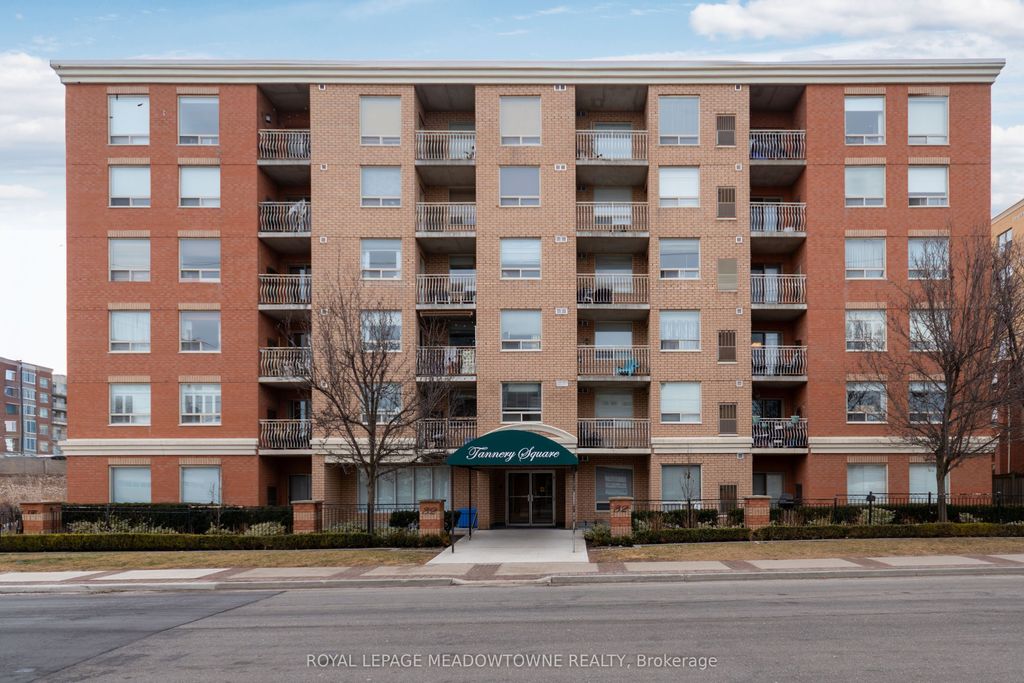 Photo of 32 Tannery Street #404, Mississauga, ON L5M 6T6 (MLS # W13080690)
