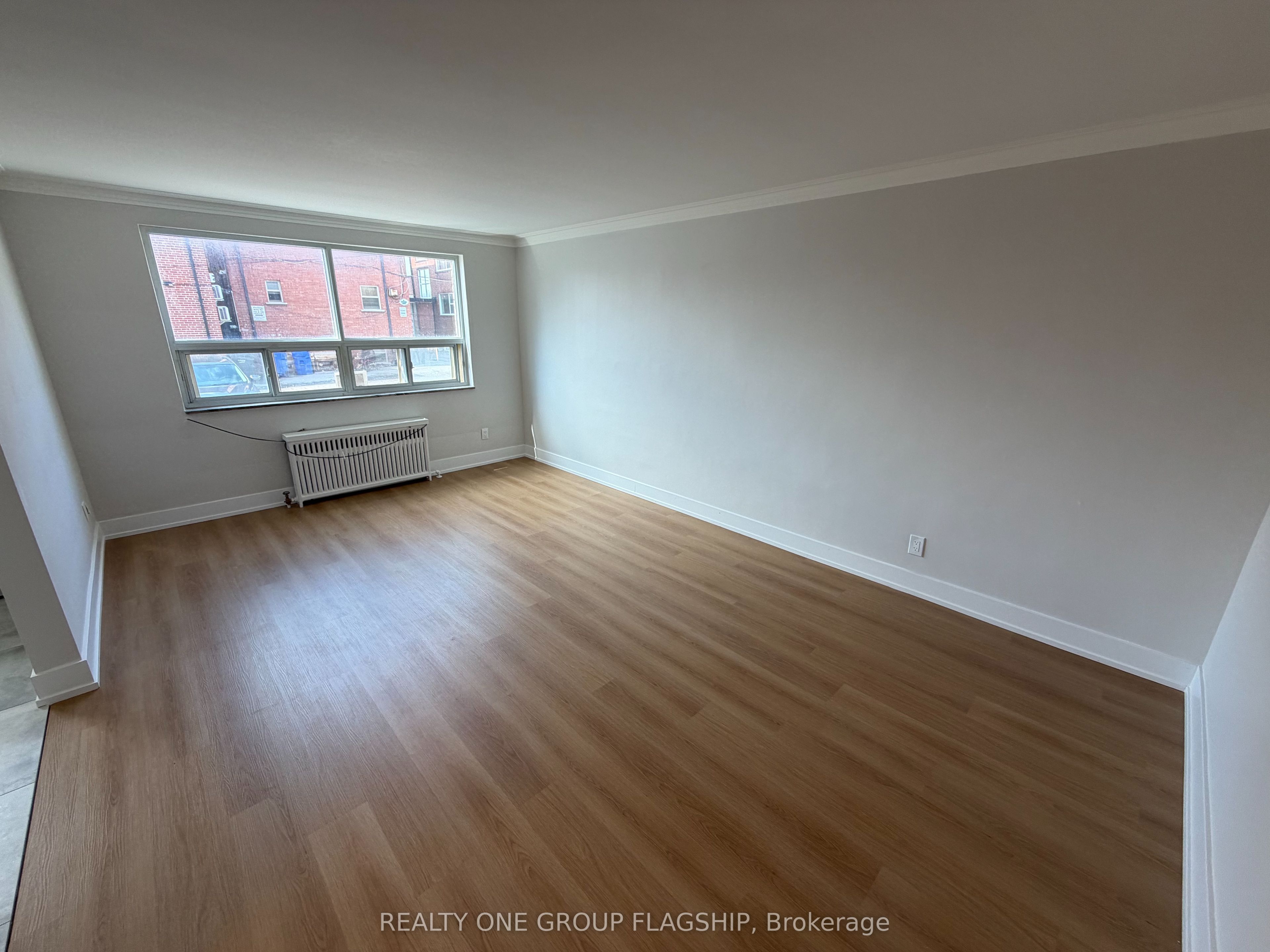 7 Elmwood Avenue S 4