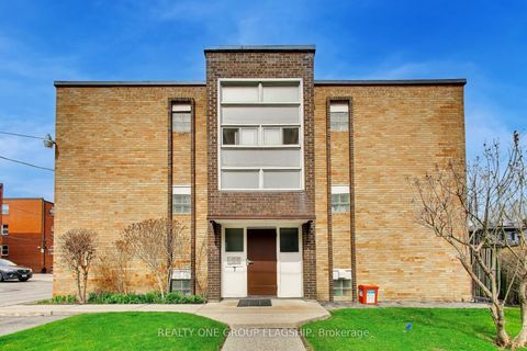 7 Elmwood Avenue S 4 Mississauga ON L5G 3J6