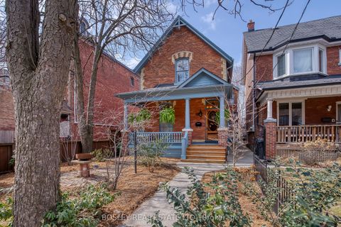 18 Gwynne Avenue Toronto ON M6K 2C3