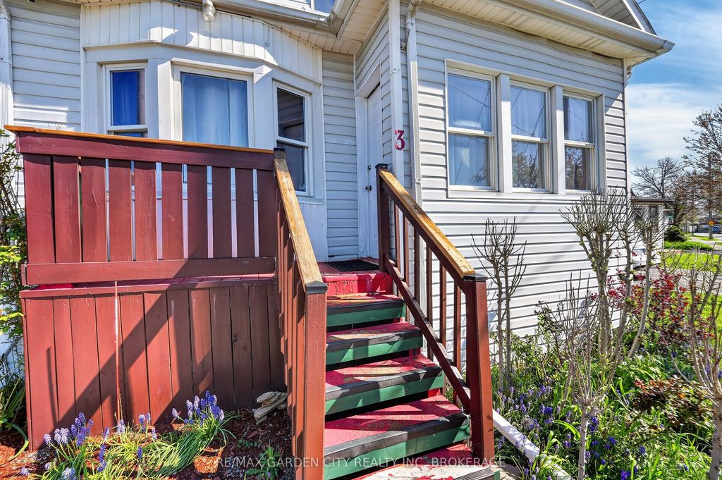 Photo of 3 Delaware Avenue, St. Catharines, ON L2M 5L7 (MLS # X13100322)