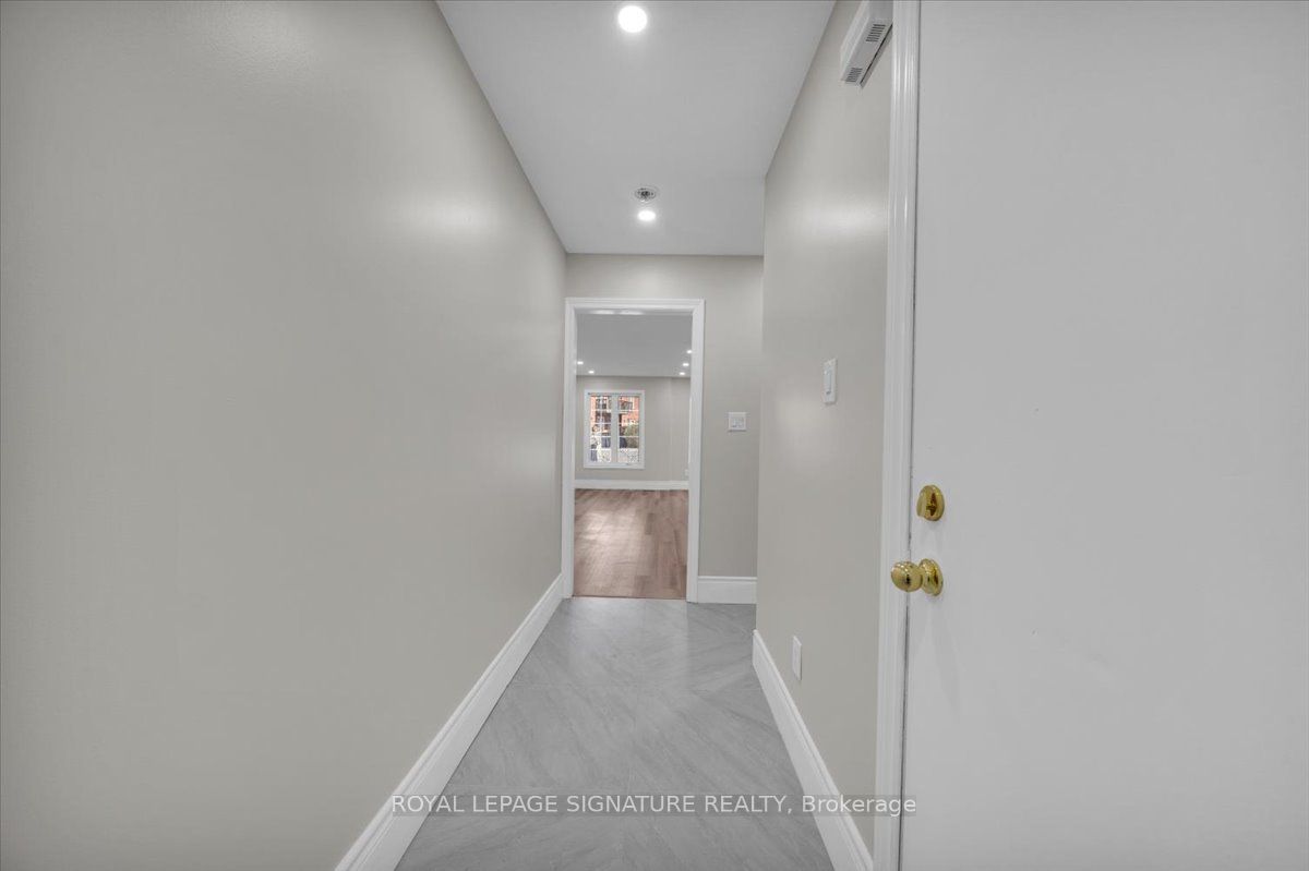 6950 Tenth Line W 29