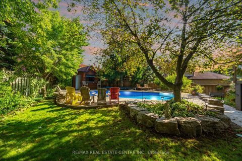 10 Bluebird Court Brampton ON L6Z 3K9