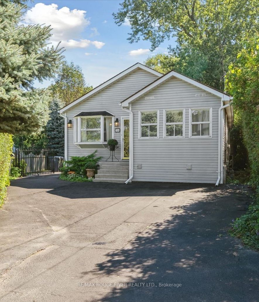 708 Montbeck Crescent