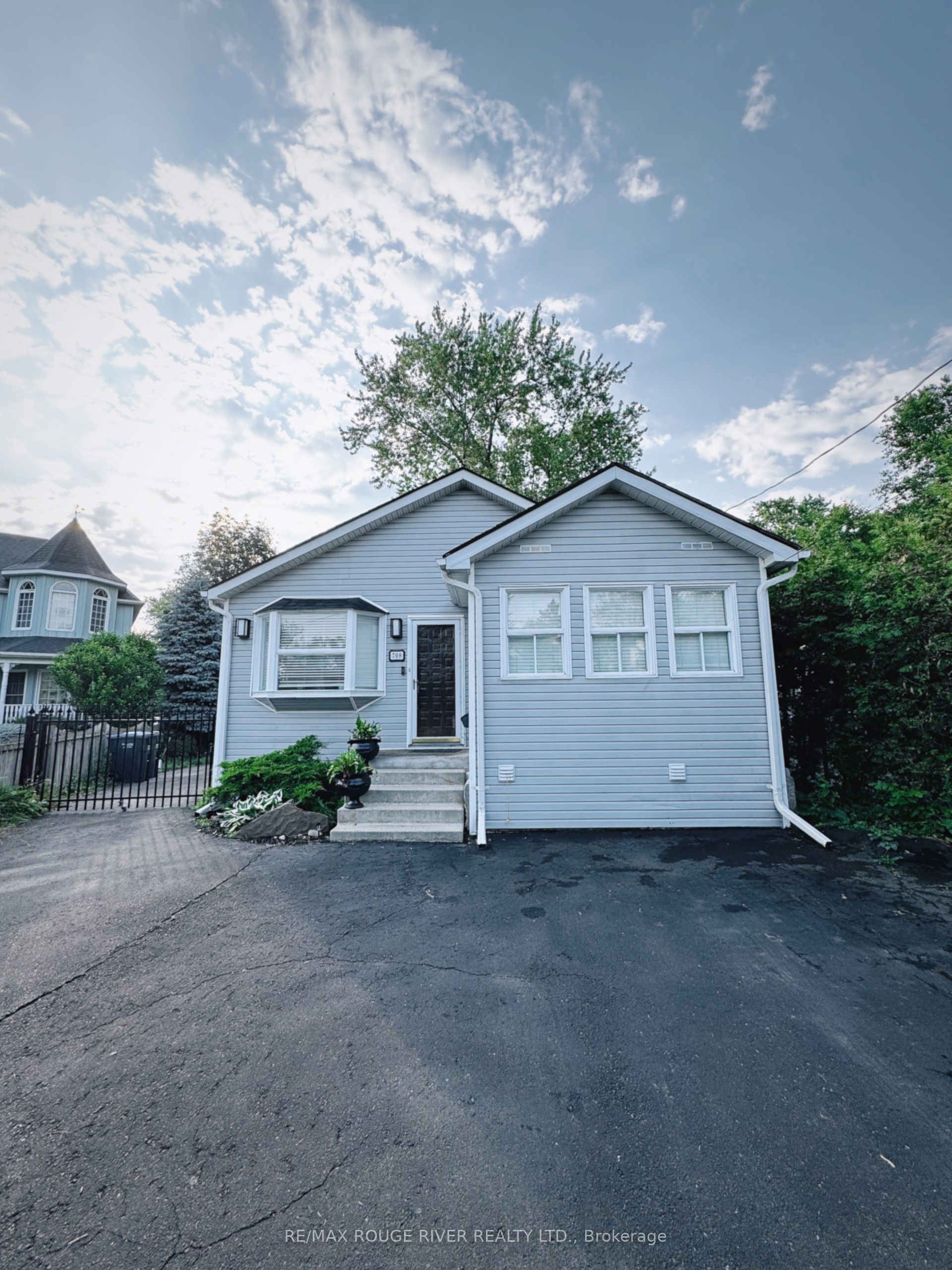 708 Montbeck Crescent
