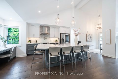 1533 Rometown Drive Mississauga ON L5E 2T8